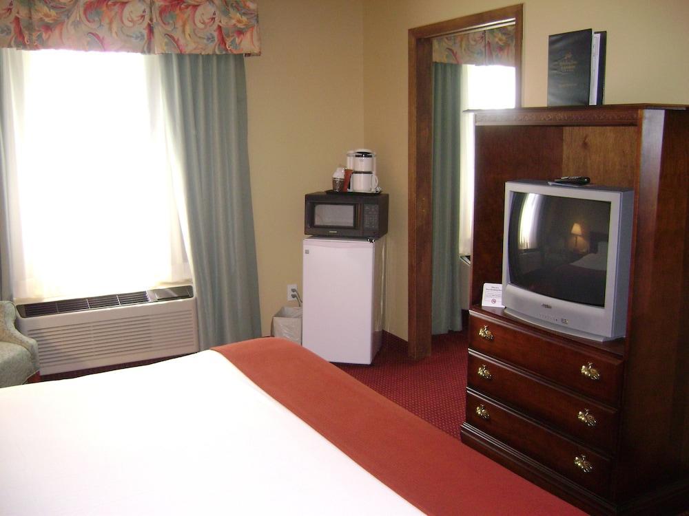 Holiday Inn Express Irwin Pa Tpk Exit 67 By Ihg Exterior photo
