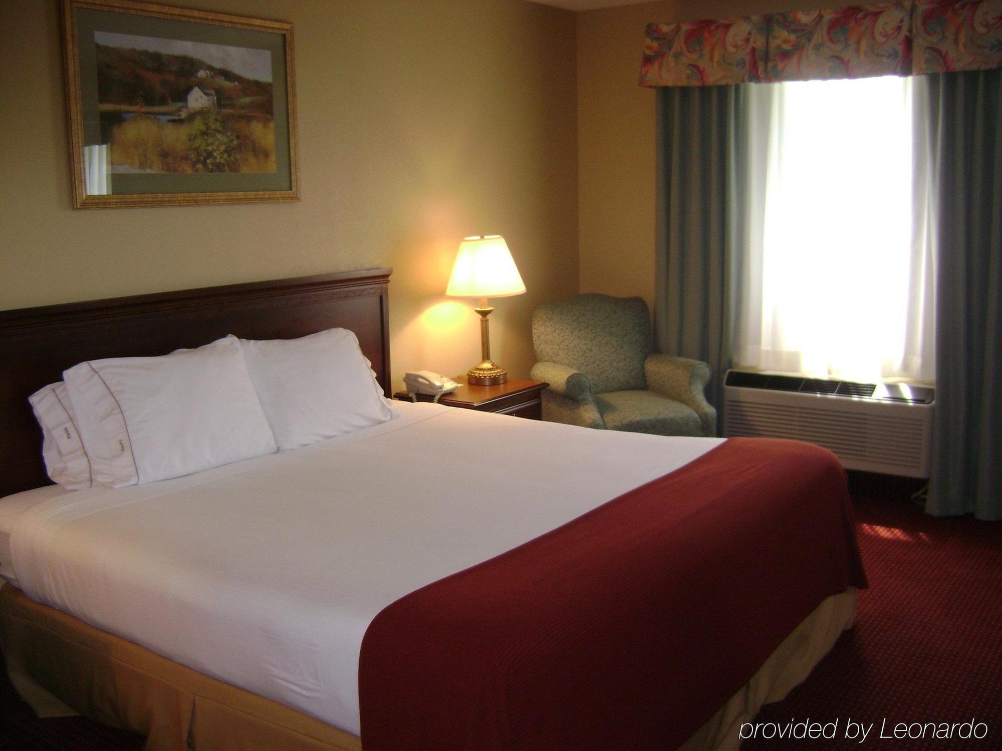 Holiday Inn Express Irwin Pa Tpk Exit 67 By Ihg Room photo