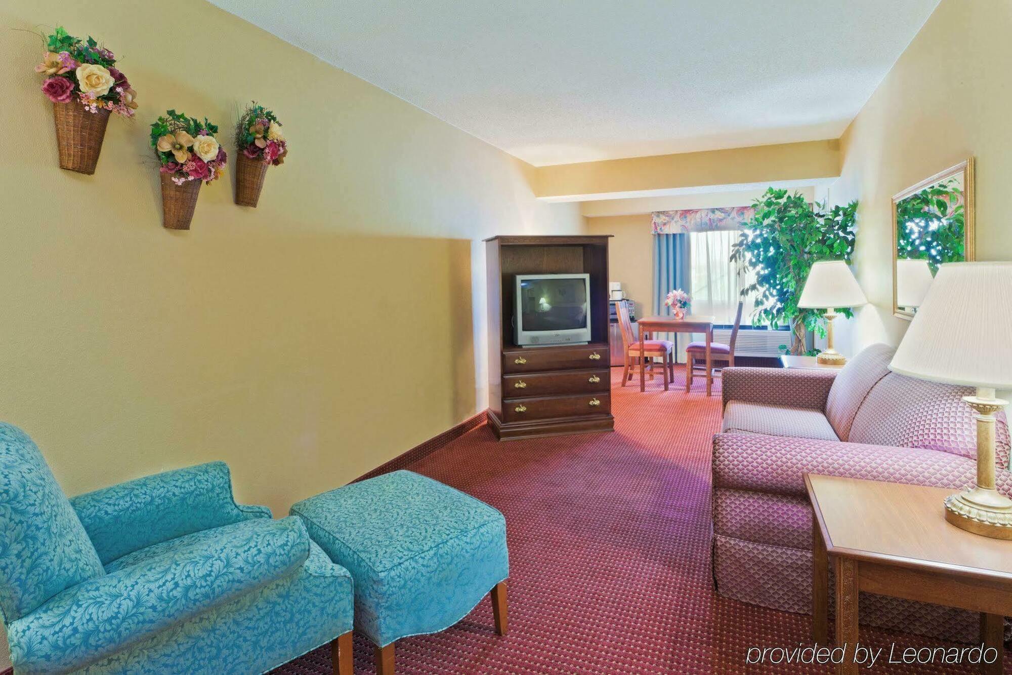 Holiday Inn Express Irwin Pa Tpk Exit 67 By Ihg Exterior photo
