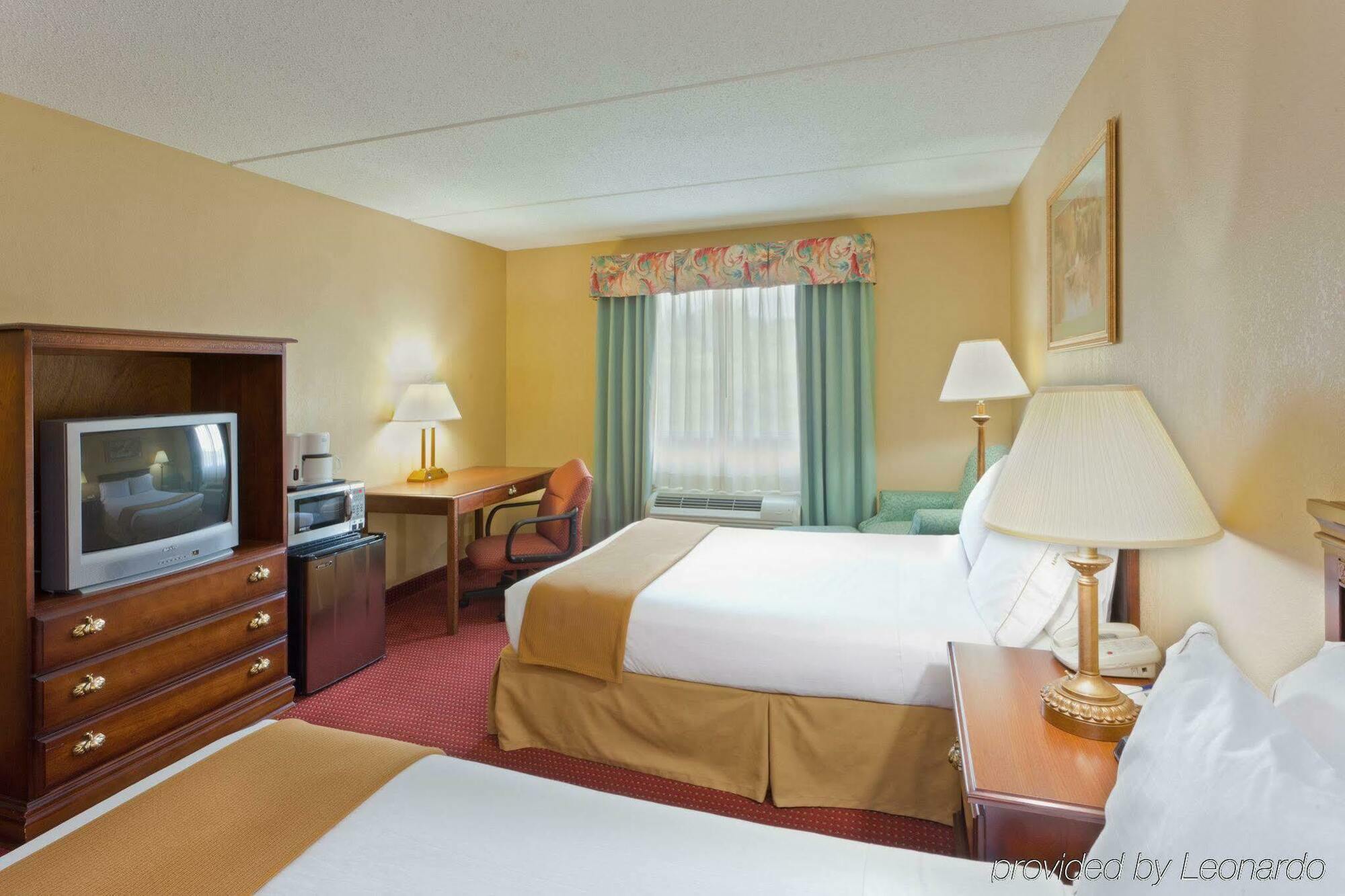 Holiday Inn Express Irwin Pa Tpk Exit 67 By Ihg Exterior photo